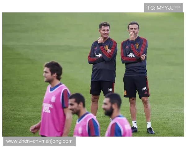 路易斯恩里克场边激情指挥，王子公园球场气氛达到高潮