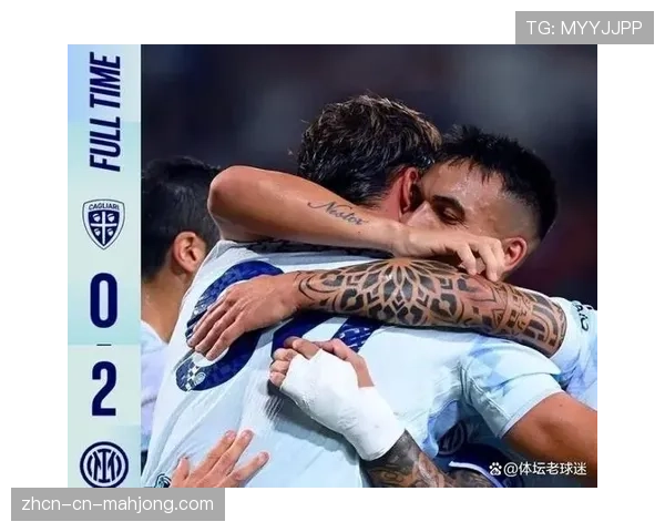 特写镜头:夺冠在即,国米队长劳塔罗亲吻队徽并向北看台致意。